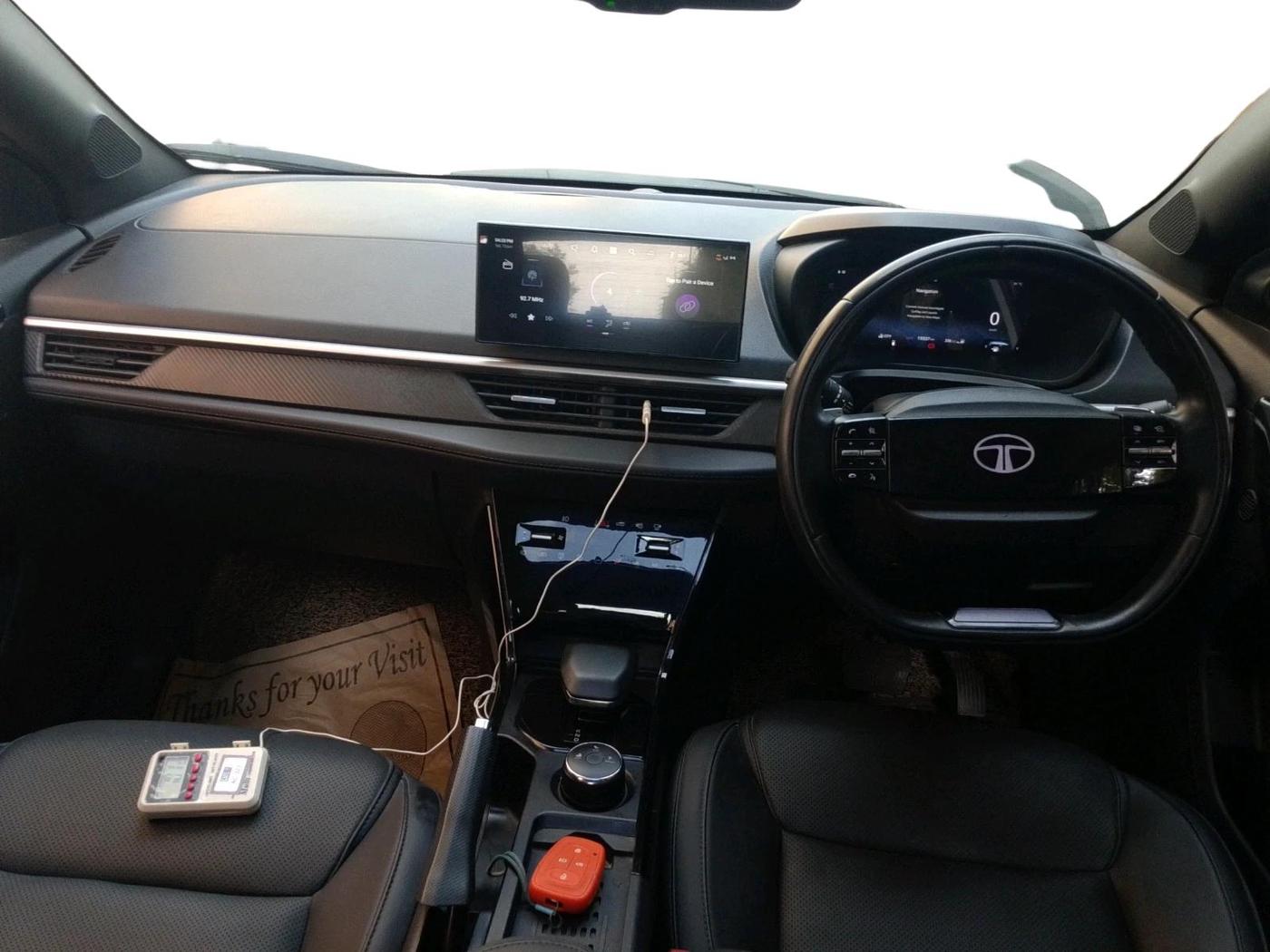 2024 Tata NEXON FEARLESS + SUNROOF AMT DUAL TONE 1.5 DIESEL, Diesel, Automatic, 19,337 km, interior