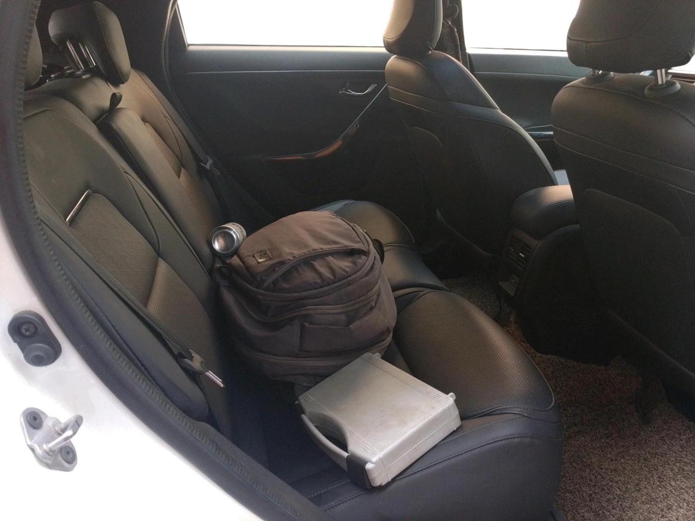 2024 Tata NEXON FEARLESS + SUNROOF AMT DUAL TONE 1.5 DIESEL, Diesel, Automatic, 19,337 km, interior