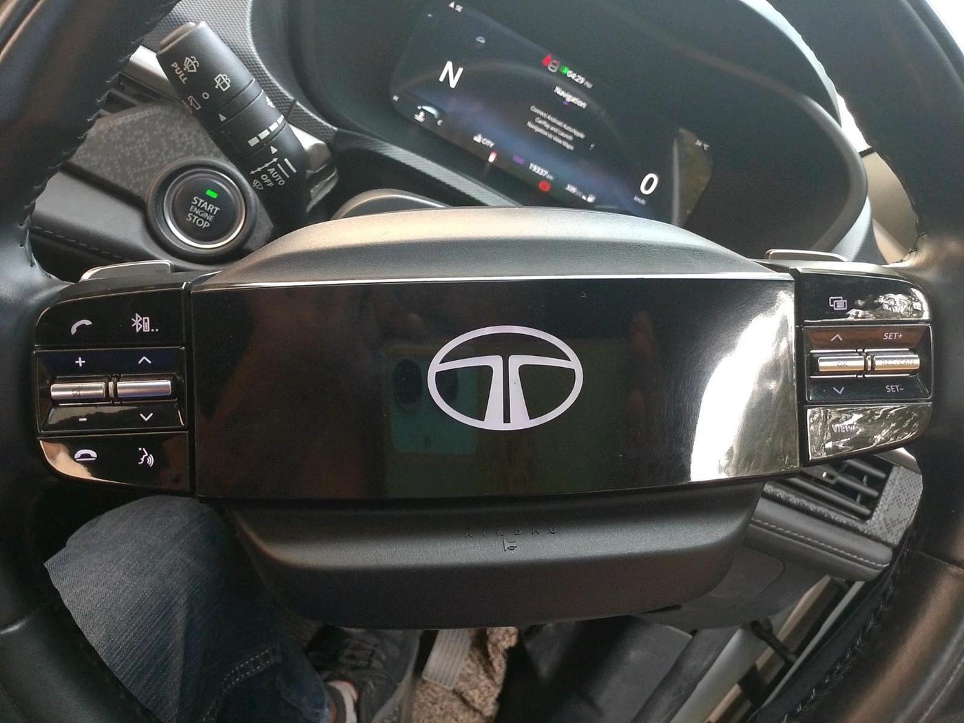2024 Tata NEXON FEARLESS + SUNROOF AMT DUAL TONE 1.5 DIESEL, Diesel, Automatic, 19,337 km, interior