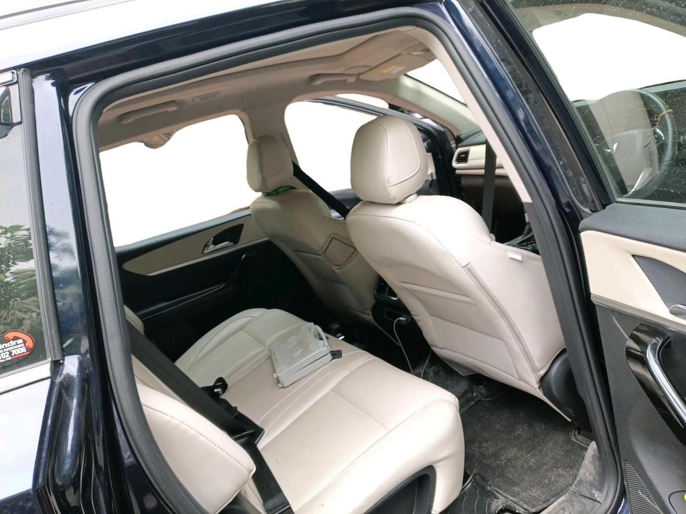2025 Mahindra XUV700 AX 7 LUXURY P AT 7 STR, Petrol, Automatic, 11,711 km, interior