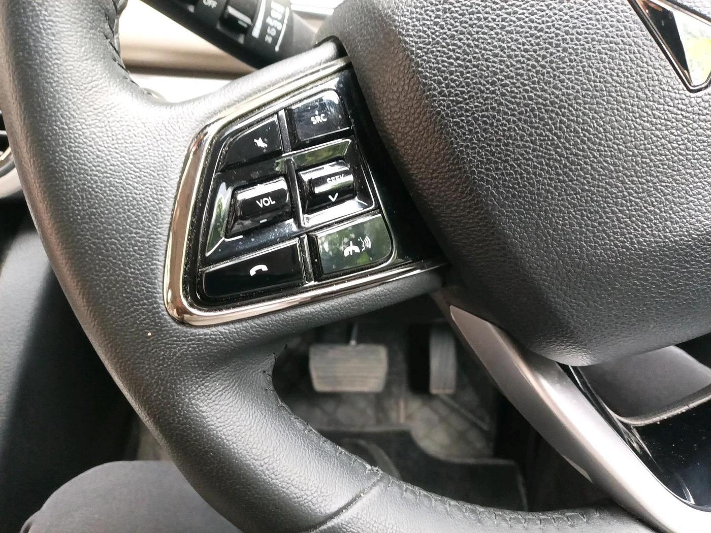 2025 Mahindra XUV700 AX 7 LUXURY P AT 7 STR, Petrol, Automatic, 11,711 km, interior