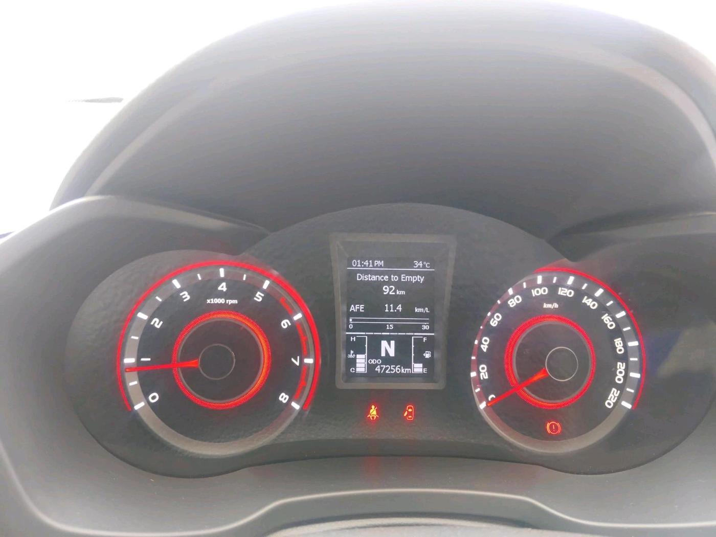 2020 Mahindra XUV300 W8 (O) 1.2 PETROL, Petrol, Manual, 47,256 km, interior