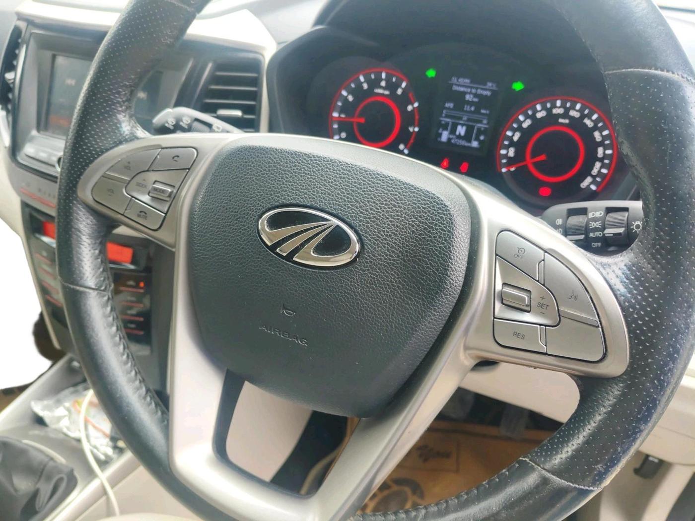 2020 Mahindra XUV300 W8 (O) 1.2 PETROL, Petrol, Manual, 47,256 km, interior