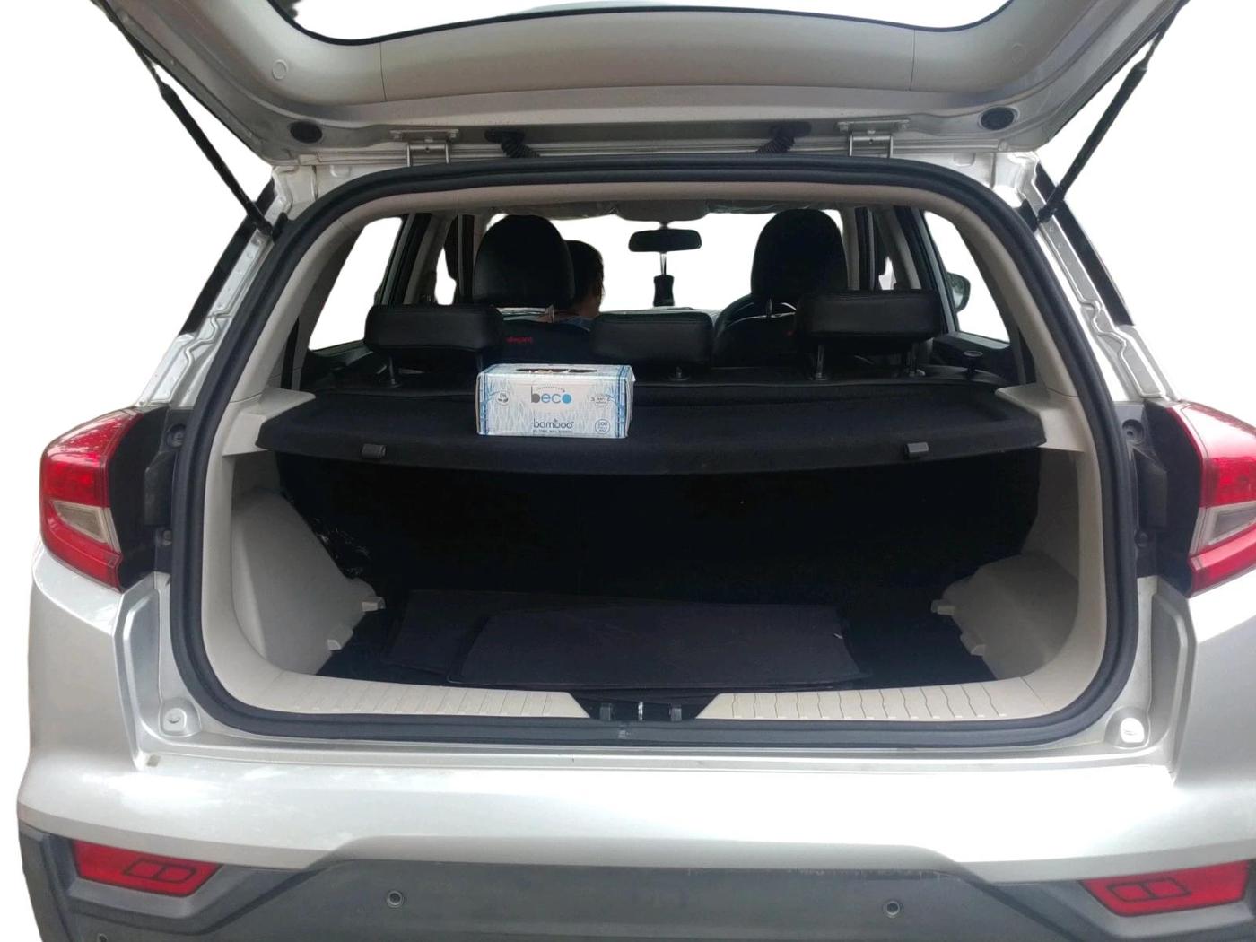2019 Mahindra XUV300 W6 1.5 DIESEL, Diesel, Manual, 40,130 km, exterior
