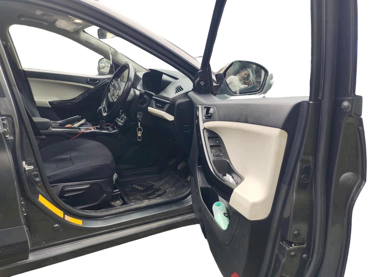 2025 Tata NEXON Pure Plus 1.2 iCNG 6MT, CNG, Manual, 51,111 km, interior