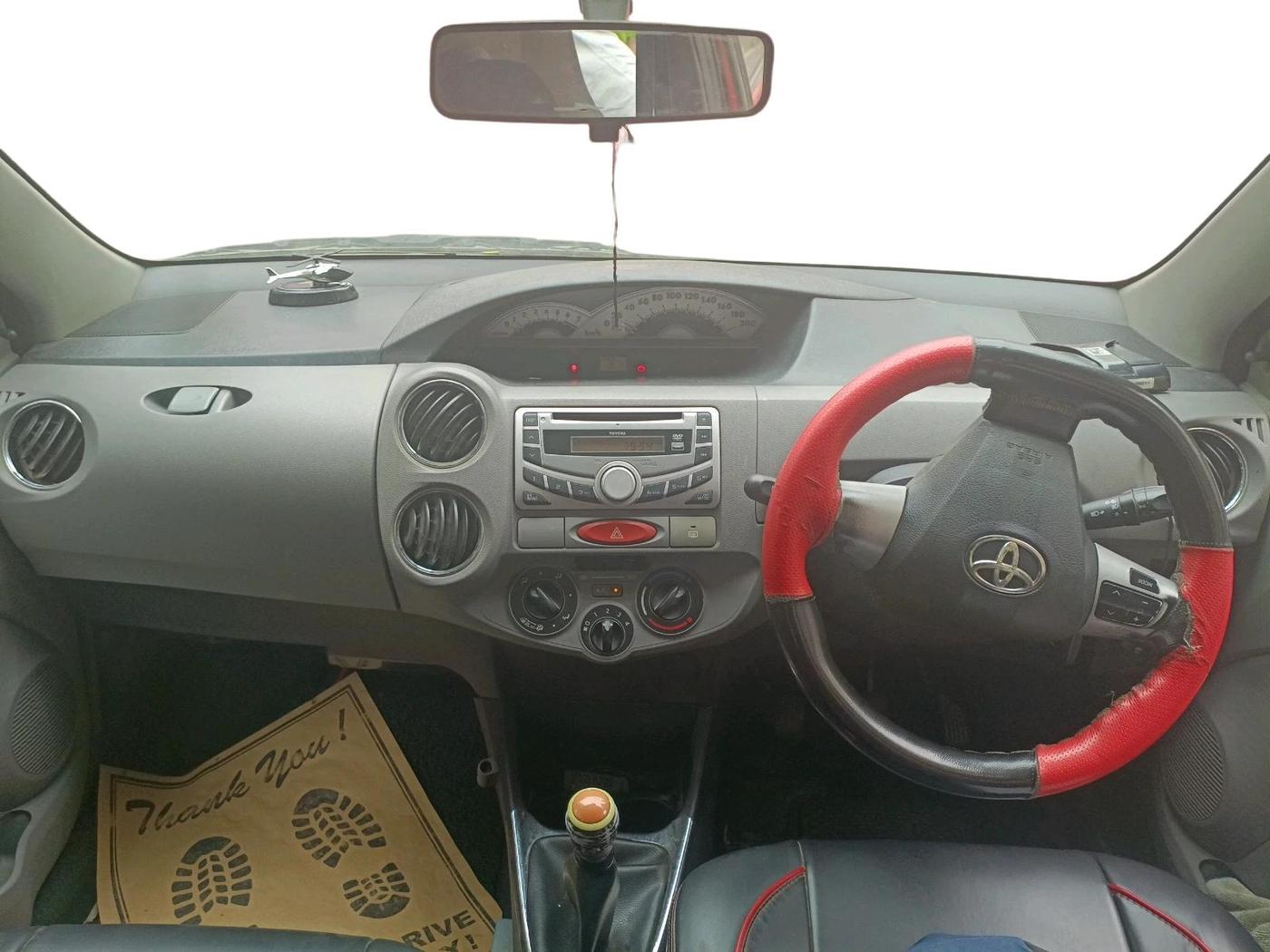 2011 Toyota Etios Liva VX, Petrol, Manual, 1,88,135 km, interior
