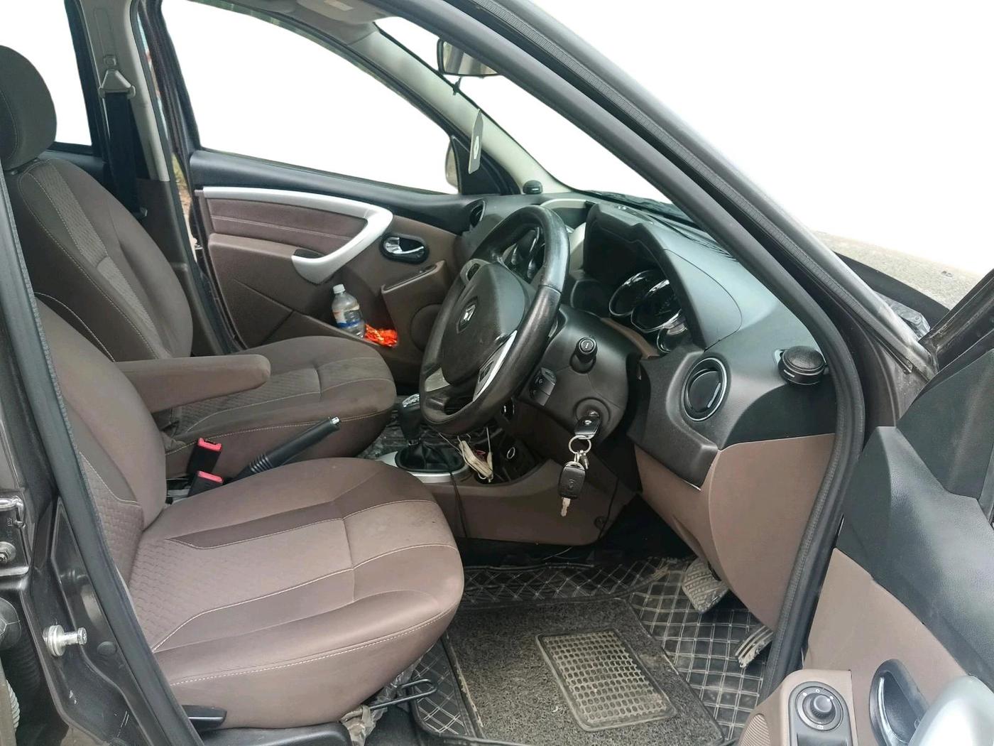 2017 Renault Duster 110 PS RXZ 4X2 AMT DIESEL, Diesel, Automatic, 1,20,939 km, interior