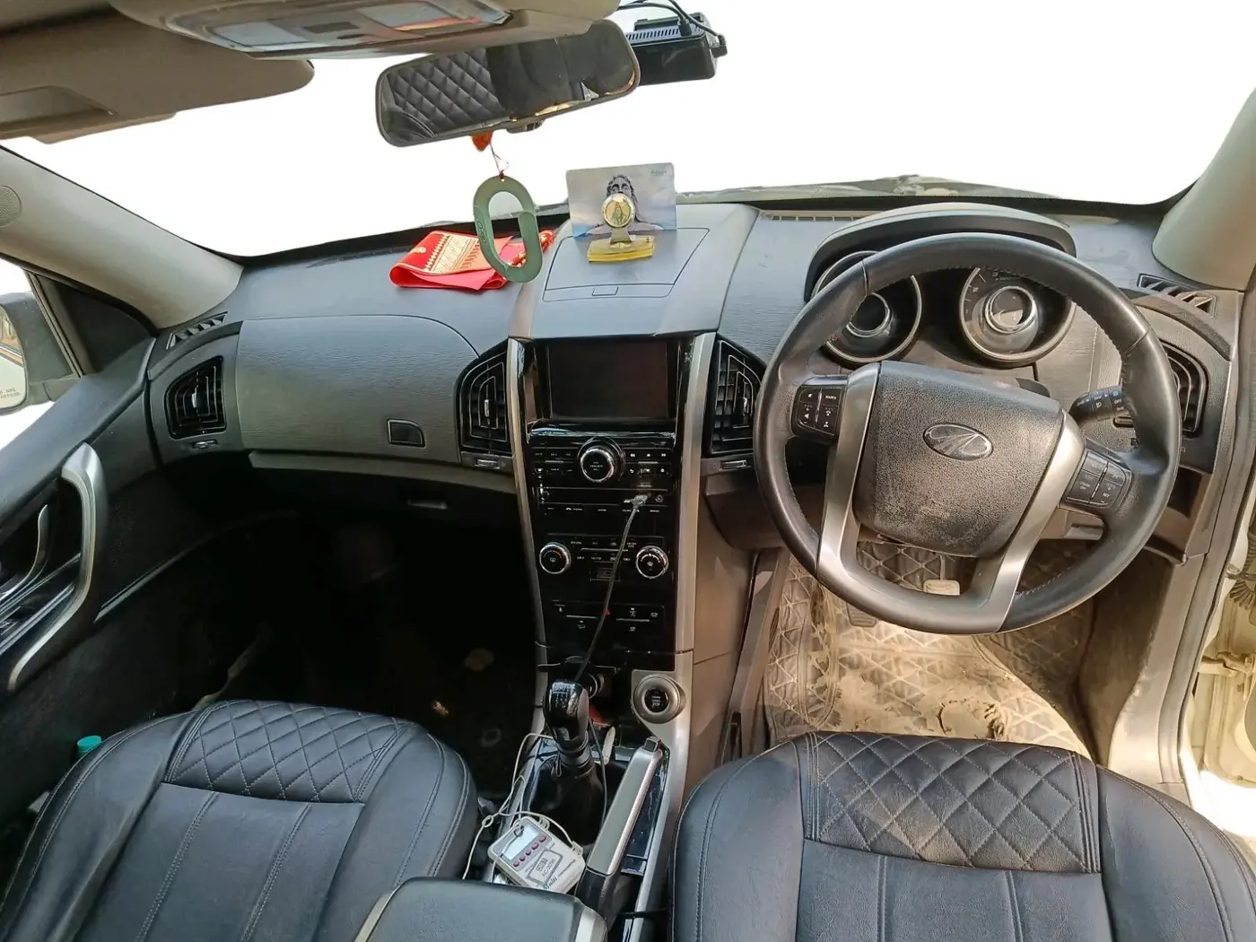 2018 Mahindra XUV500 W9, Diesel, Manual, 1,12,028 km, interior