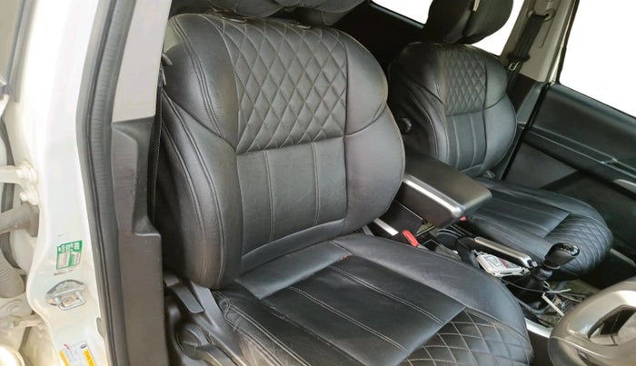 2018 Mahindra XUV500 W9, Diesel, Manual, 1,12,028 km, interior