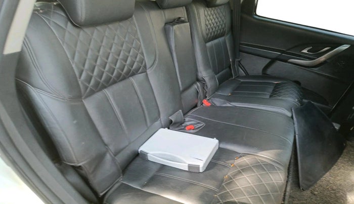 2018 Mahindra XUV500 W9, Diesel, Manual, 1,12,028 km, interior
