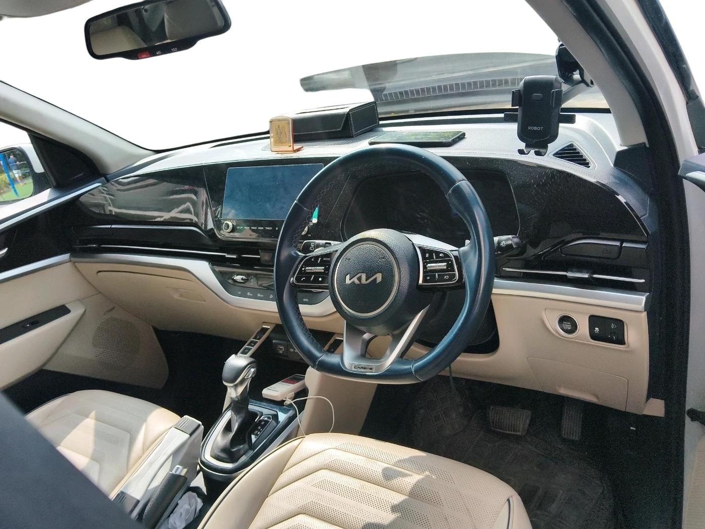 2022 KIA CARENS LUXURY PLUS 1.5 DIESEL AT 7 STR, Diesel, Automatic, 58,455 km, interior