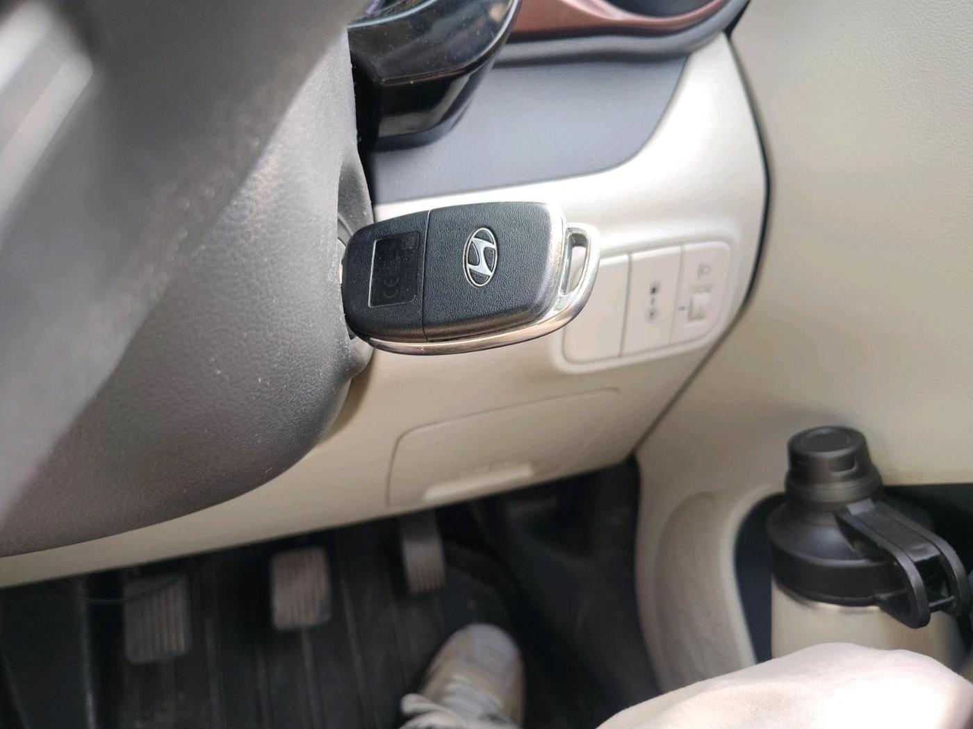 2023 Hyundai AURA S 1.2 CNG, CNG, Manual, 1,70,632 km, interior