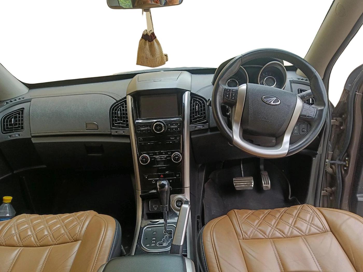 2019 Mahindra XUV500 W11 AT, Diesel, Automatic, 1,20,538 km, interior