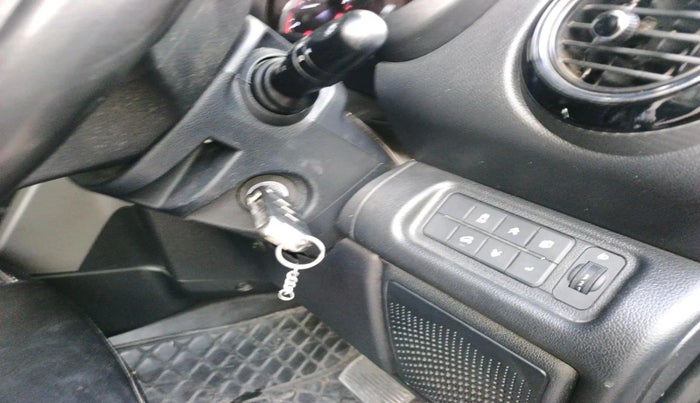 2022 Mahindra Thar LX PETROL HT 4WD AT, Petrol, Automatic, 20,738 km, interior