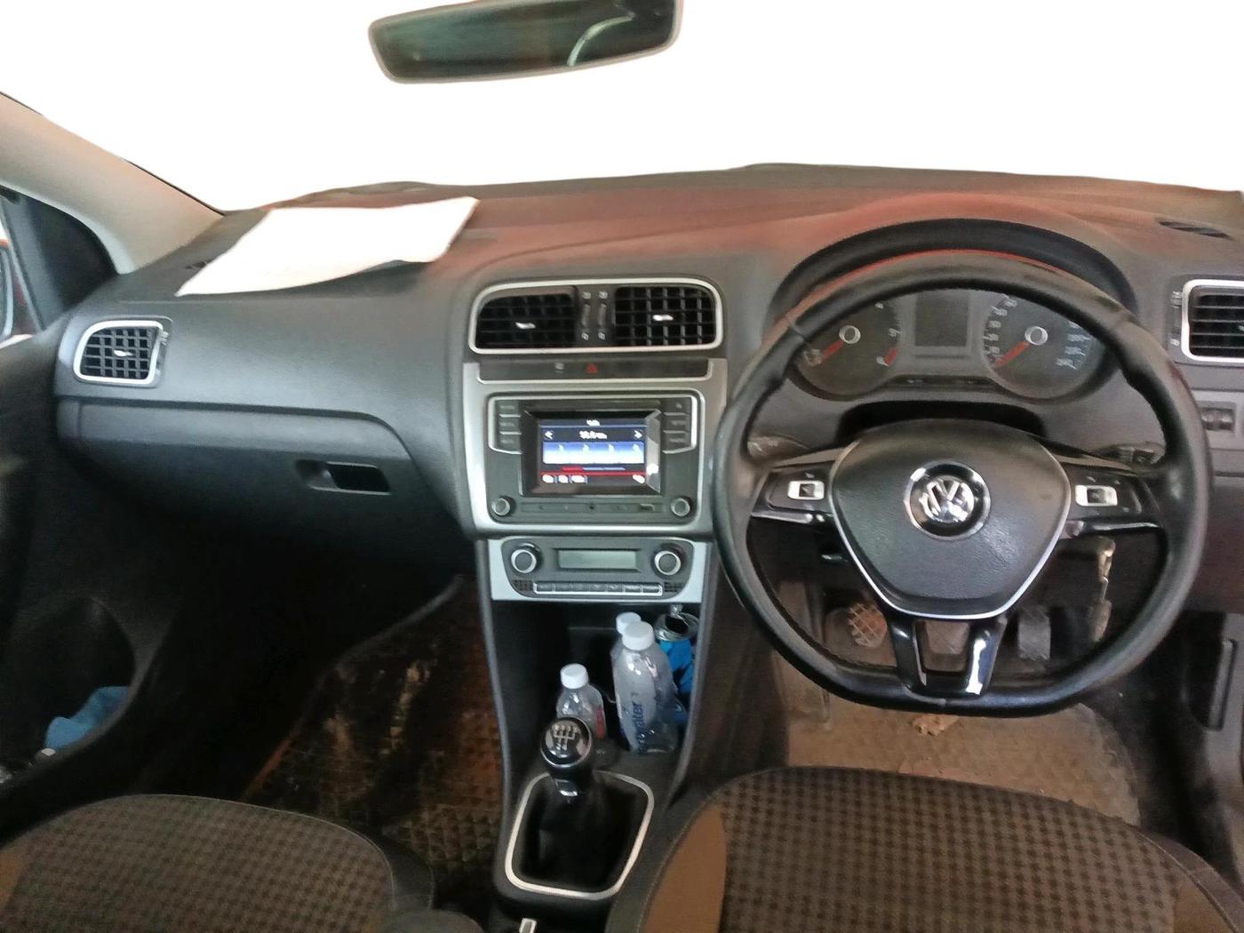 2017 Volkswagen Polo HIGHLINE1.5L, Diesel, Manual, 2,00,466 km, interior