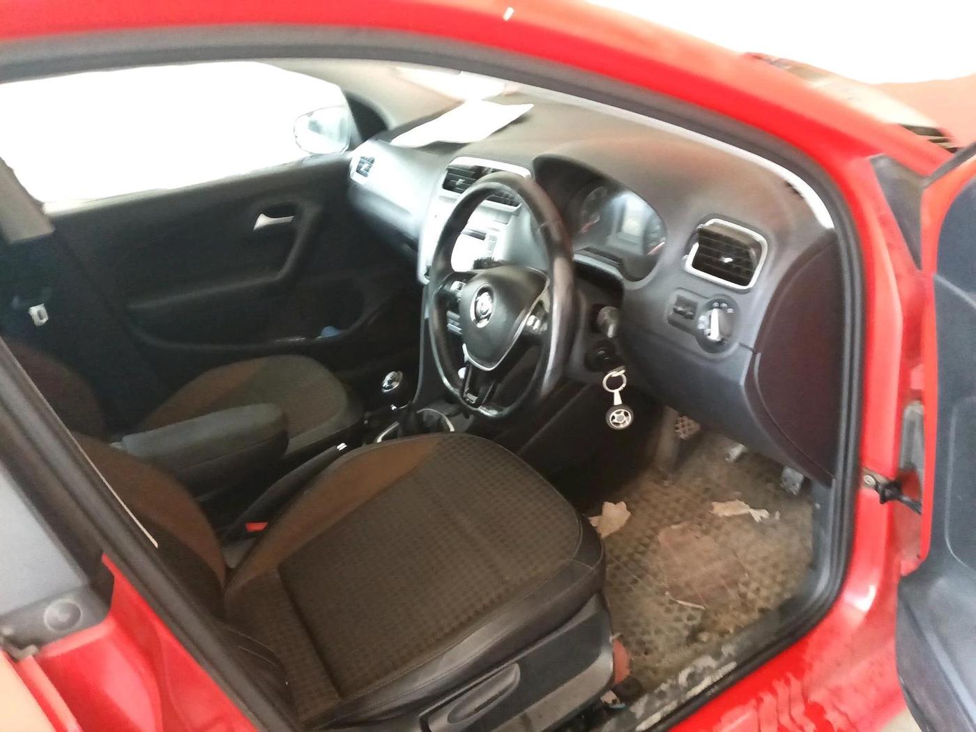 2017 Volkswagen Polo HIGHLINE1.5L, Diesel, Manual, 2,00,466 km, interior