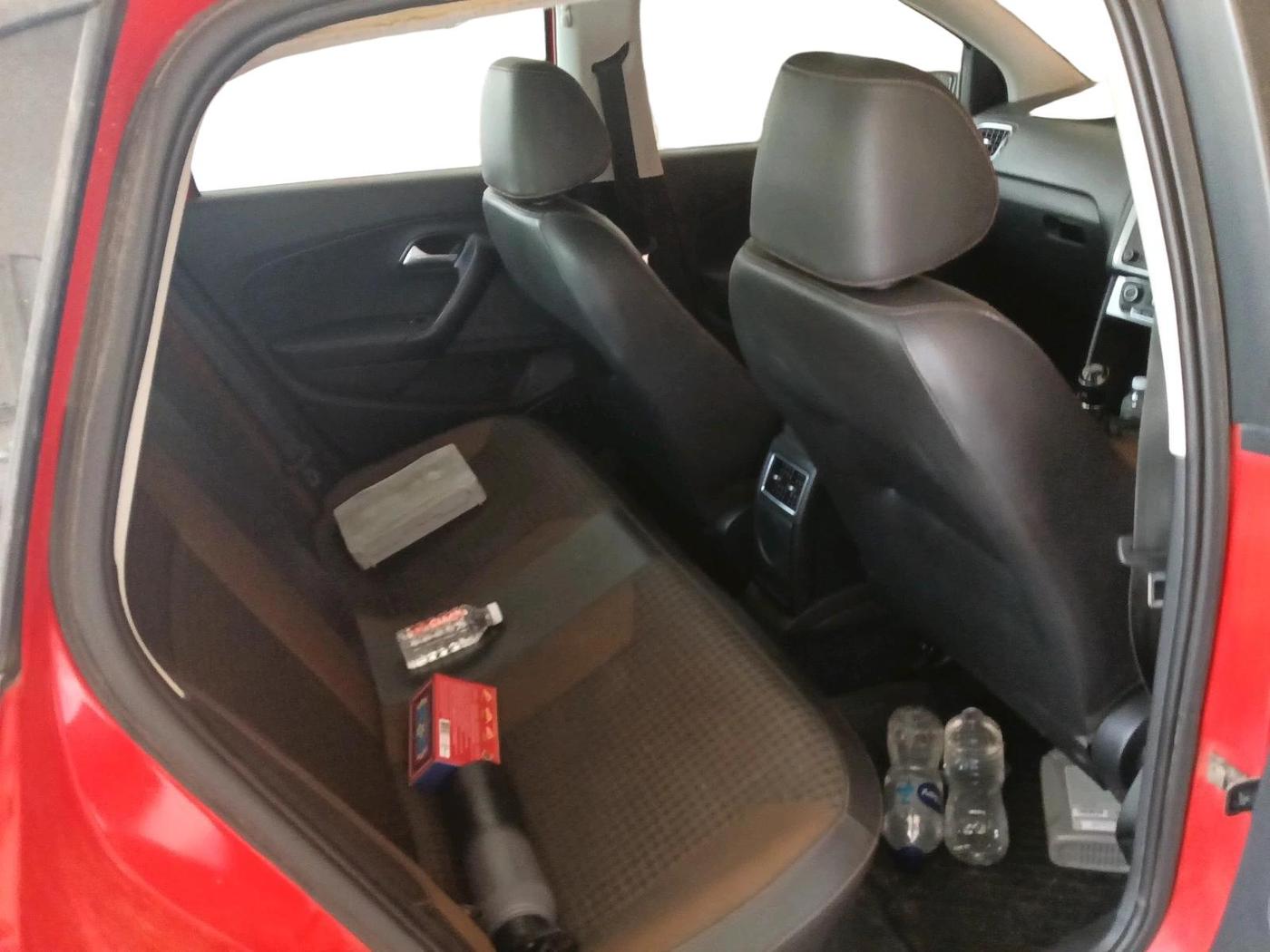2017 Volkswagen Polo HIGHLINE1.5L, Diesel, Manual, 2,00,466 km, interior