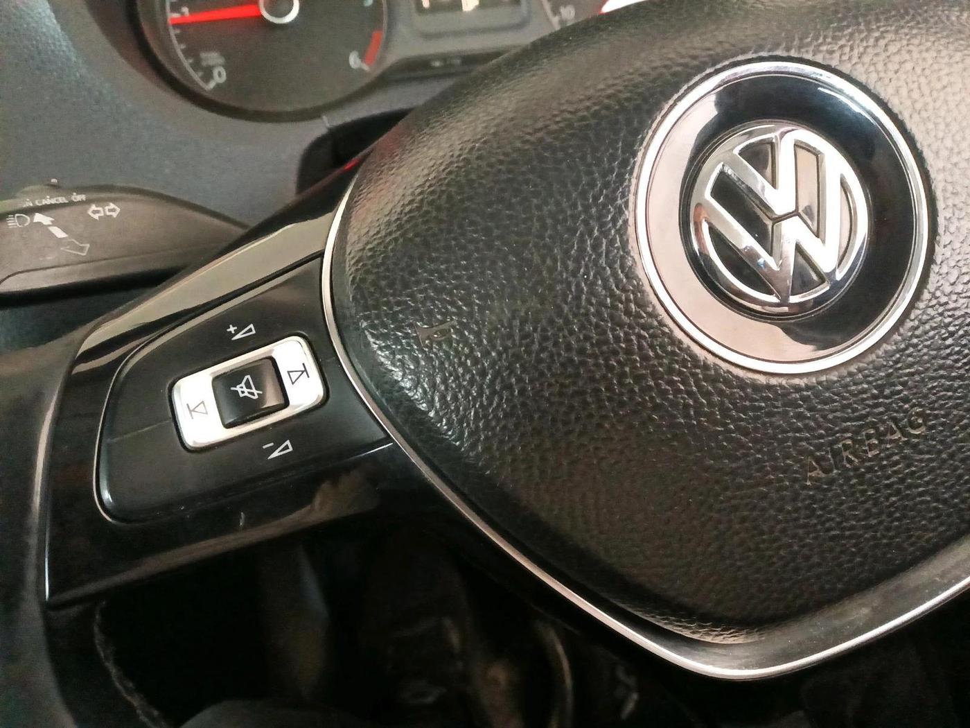 2017 Volkswagen Polo HIGHLINE1.5L, Diesel, Manual, 2,00,466 km, interior