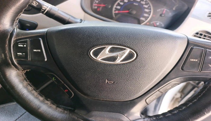 2015 Hyundai Grand i10 SPORTZ 1.2 KAPPA VTVT, Petrol, Manual, 1,41,264 km, interior