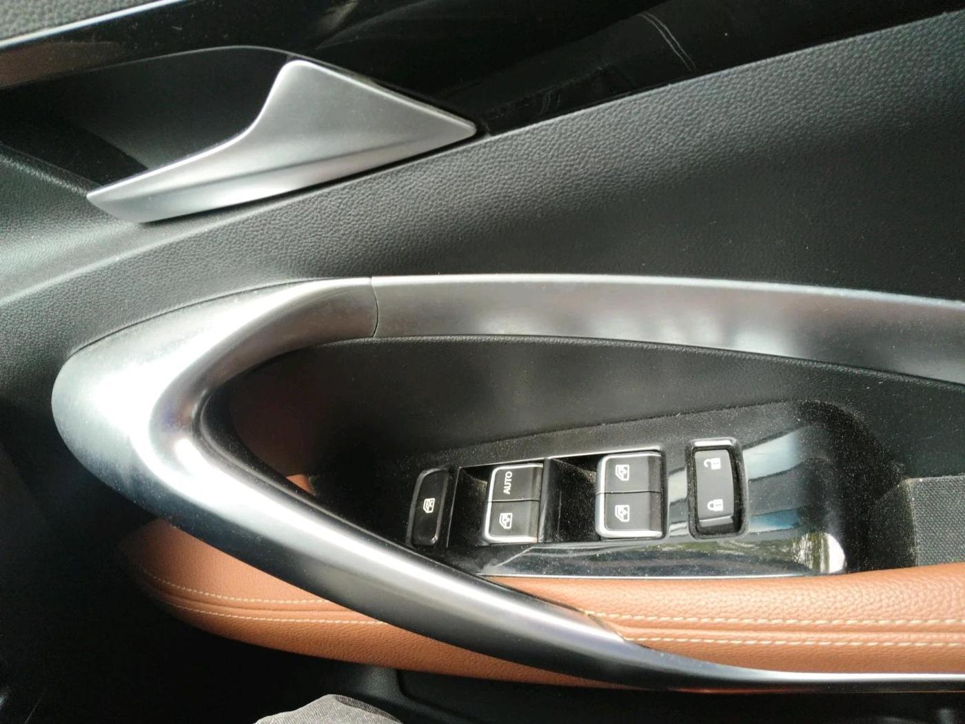 2022 MG HECTOR PLUS SHARP 1.5 PETROL TURBO HYBRID MT 6-STR, Petrol, Manual, 31,241 km, interior