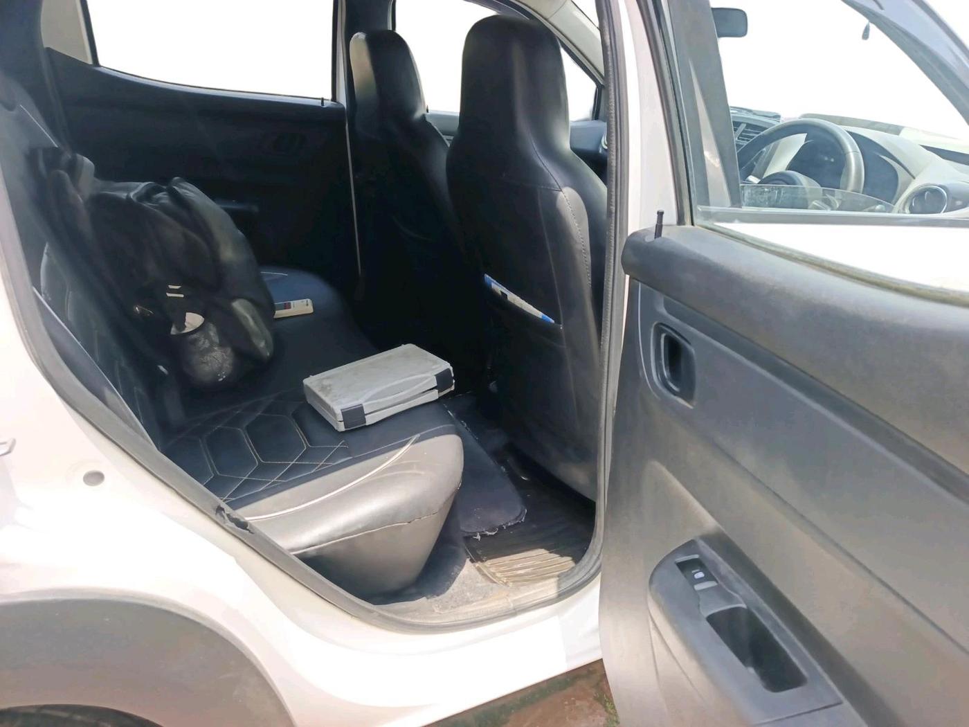 2020 Renault Kwid RXT 1.0 (O), Petrol, Manual, 74,808 km, interior