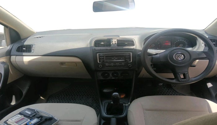 2013 Volkswagen Polo COMFORTLINE 1.2L PETROL, Petrol, Manual, 1,08,563 km, interior