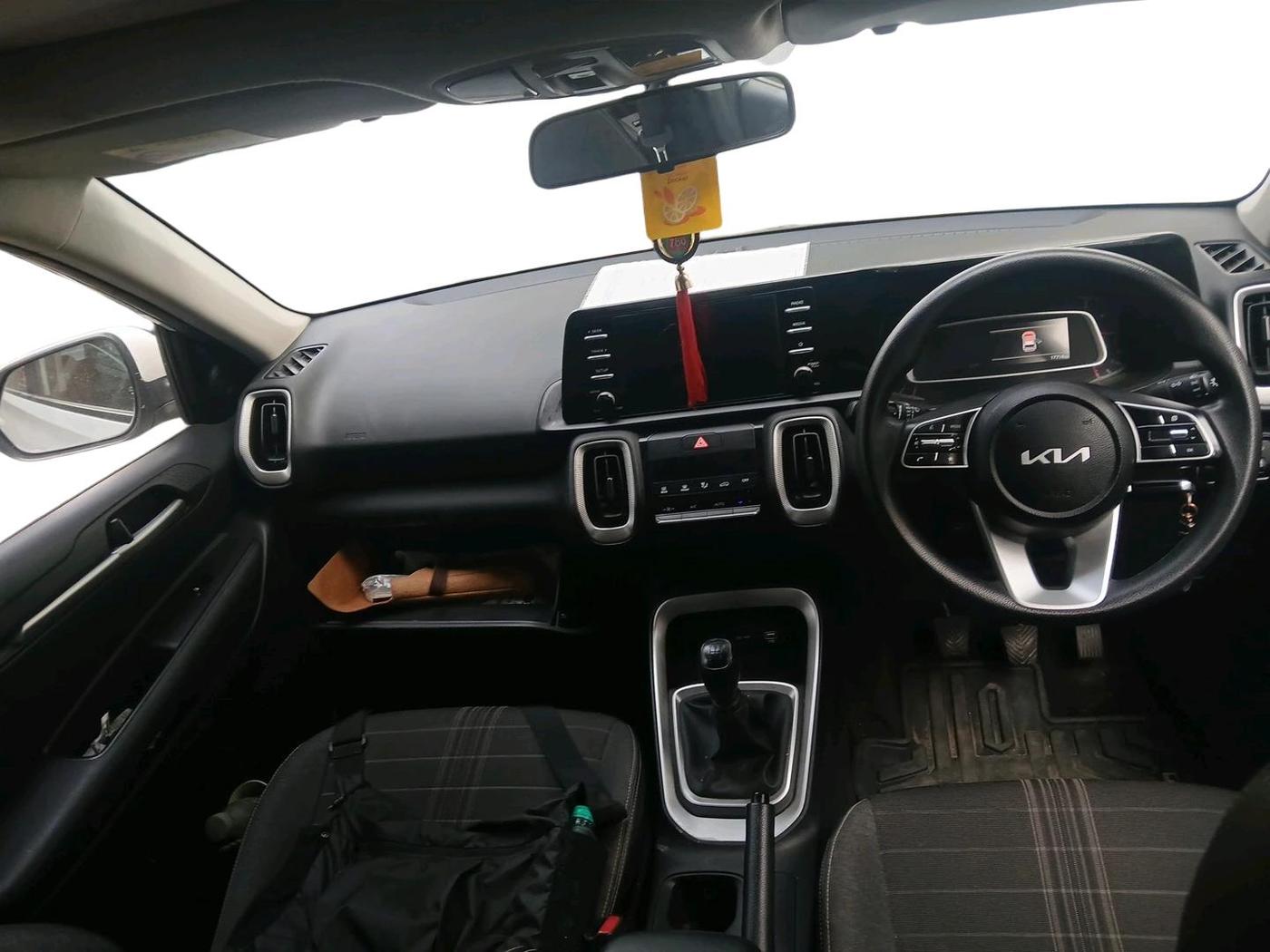 2024 KIA SONET HTK (O) 1.2 Petrol MT, Petrol, Manual, 17,717 km, interior
