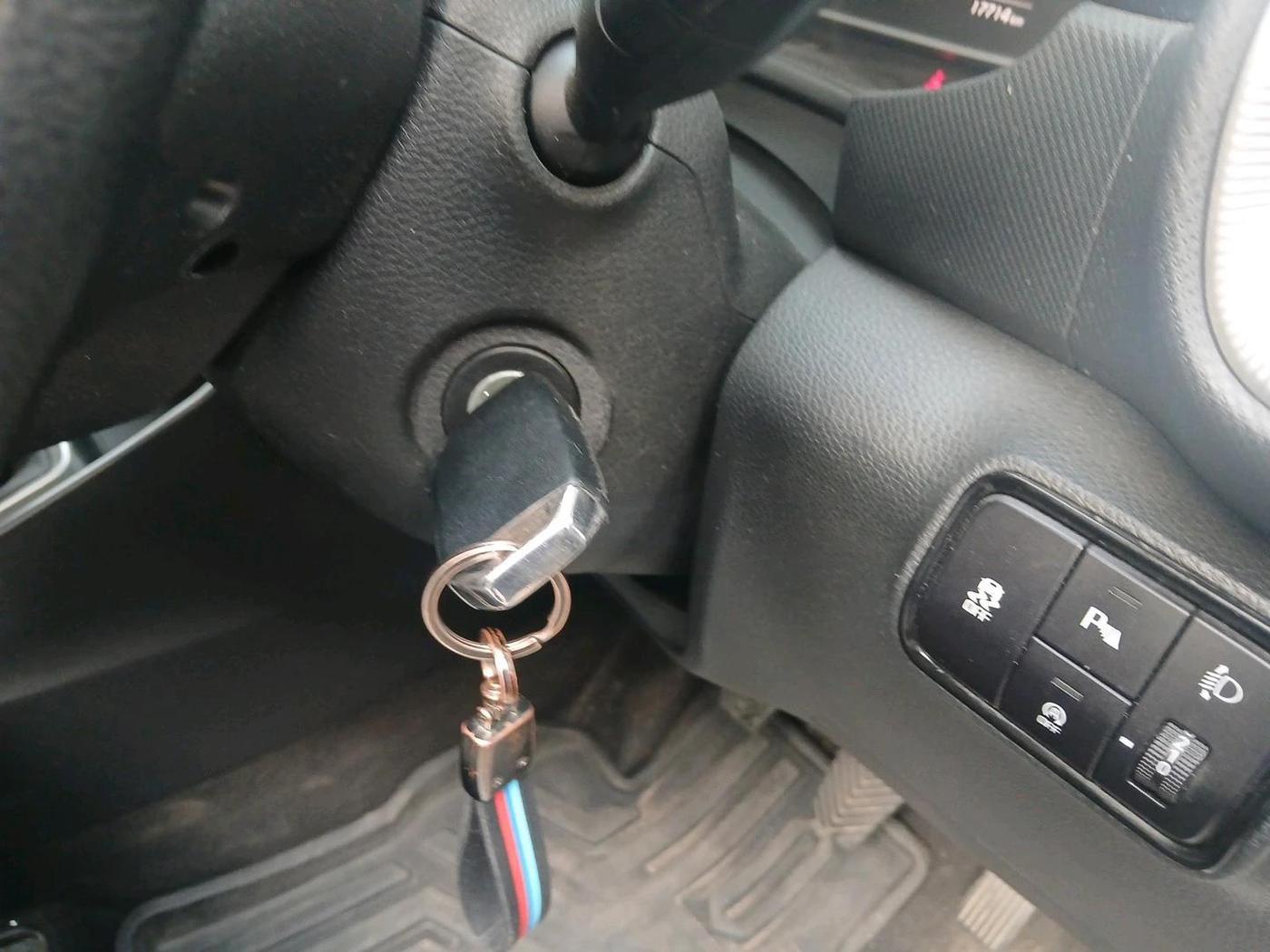 2024 KIA SONET HTK (O) 1.2 Petrol MT, Petrol, Manual, 17,717 km, interior