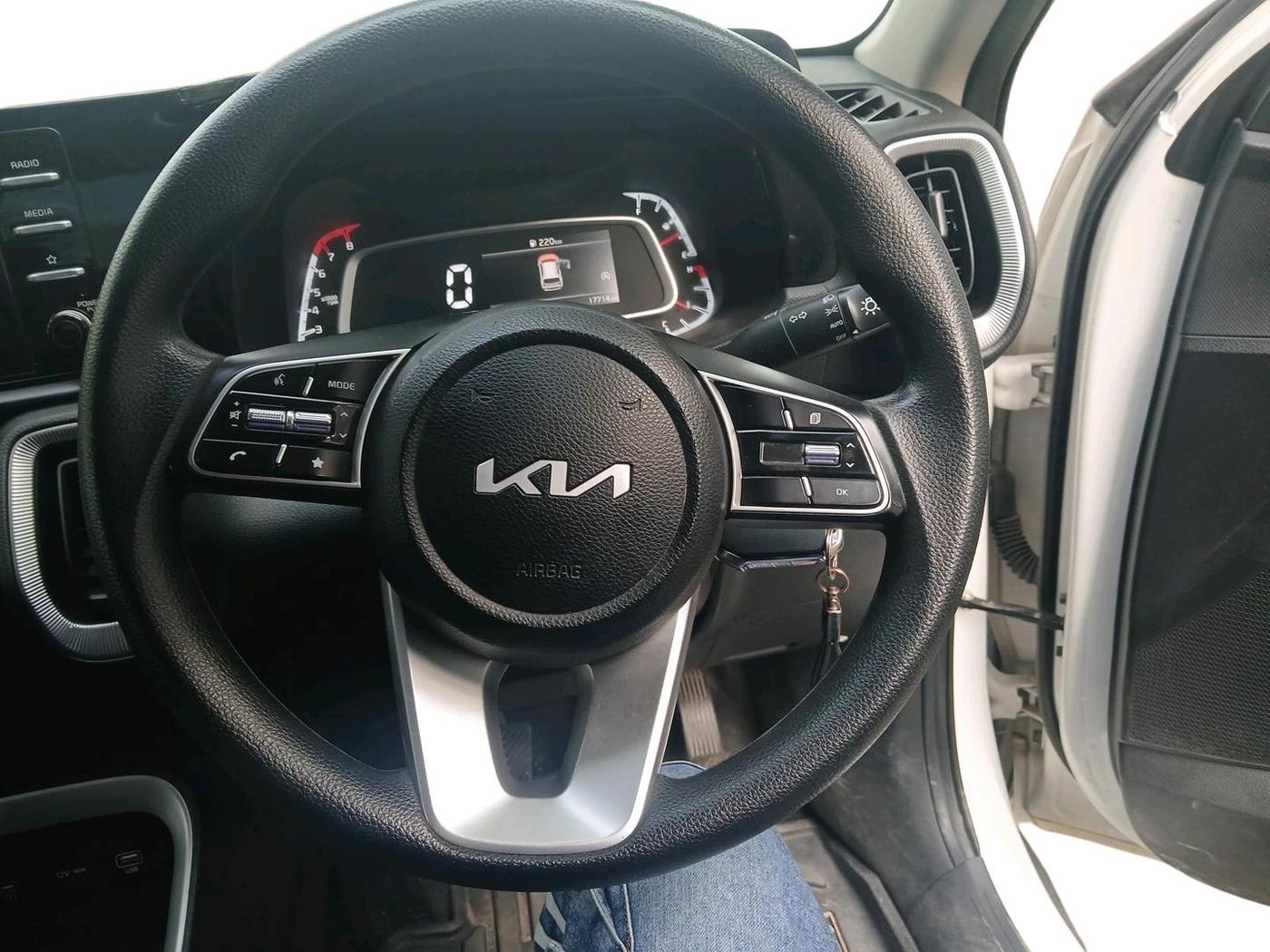 2024 KIA SONET HTK (O) 1.2 Petrol MT, Petrol, Manual, 17,717 km, interior