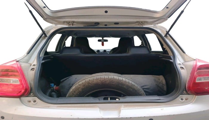 2018 Maruti Swift LXI, CNG, Manual, 1,39,401 km, exterior