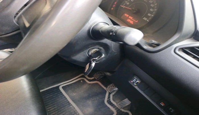 2018 Maruti Swift LXI, CNG, Manual, 1,39,401 km, interior