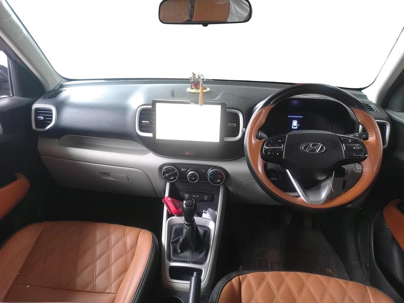 2022 Hyundai VENUE S 1.2, Petrol, Manual, 81,643 km, interior