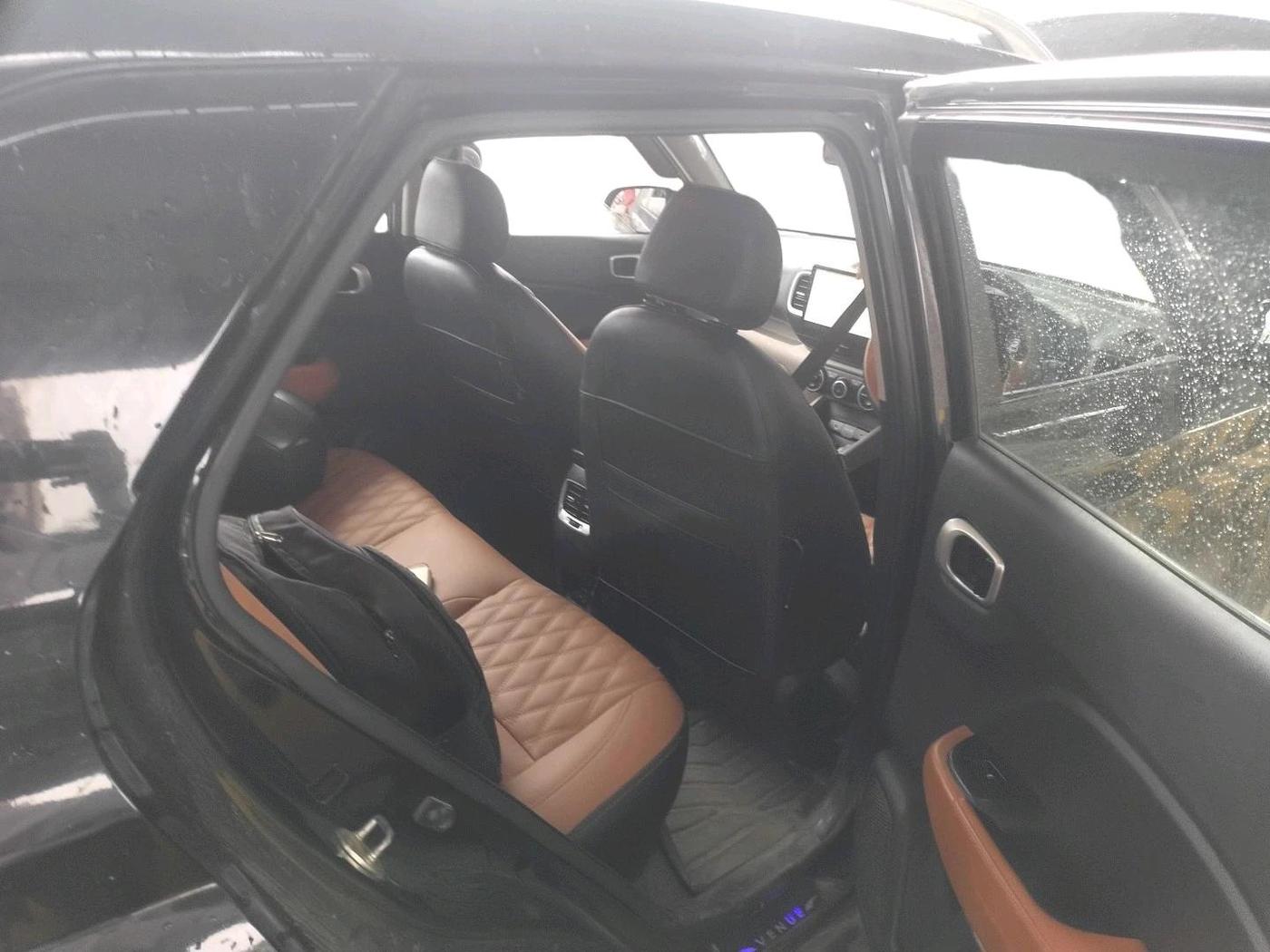 2022 Hyundai VENUE S 1.2, Petrol, Manual, 81,643 km, interior