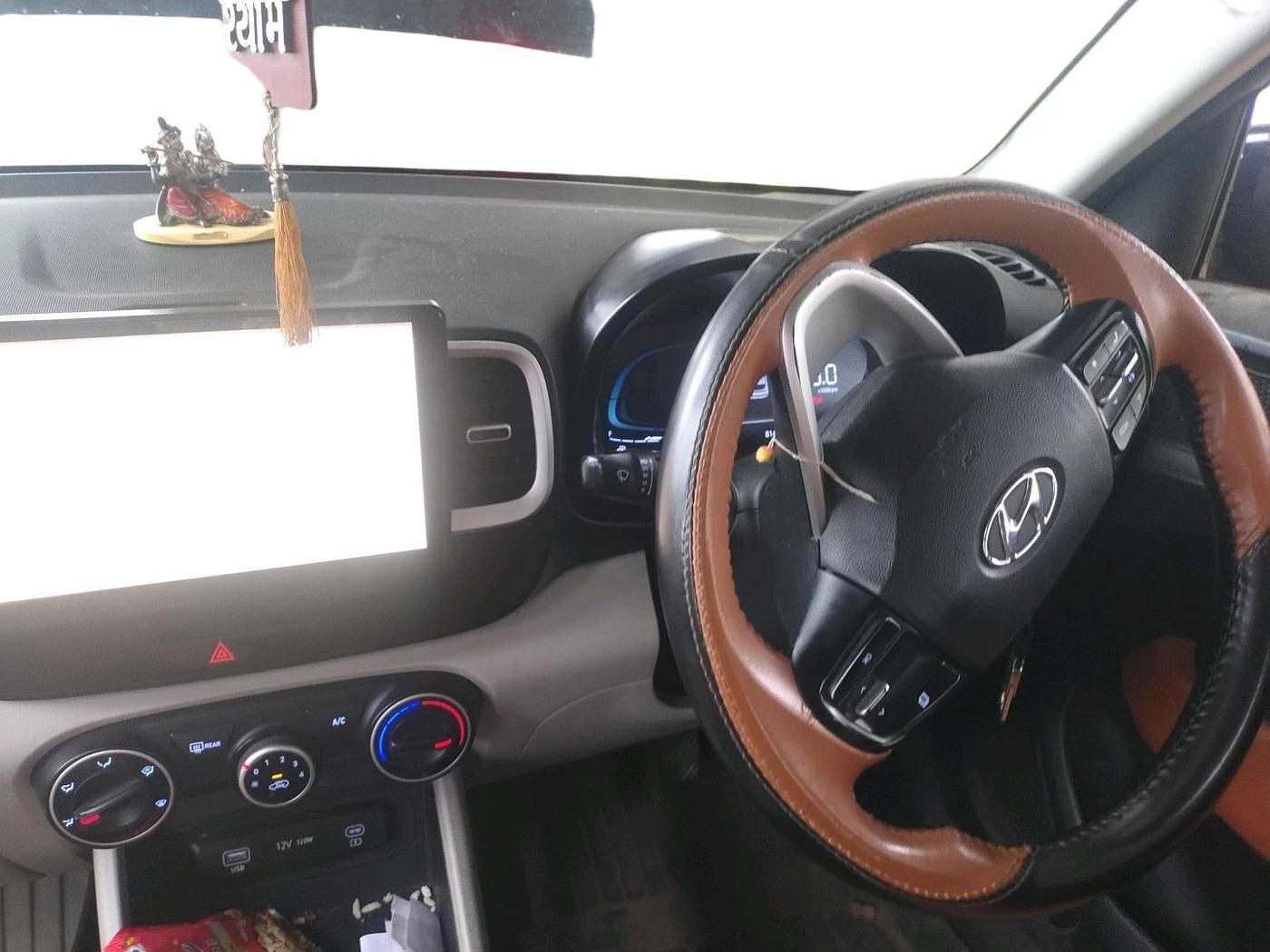 2022 Hyundai VENUE S 1.2, Petrol, Manual, 81,643 km, interior