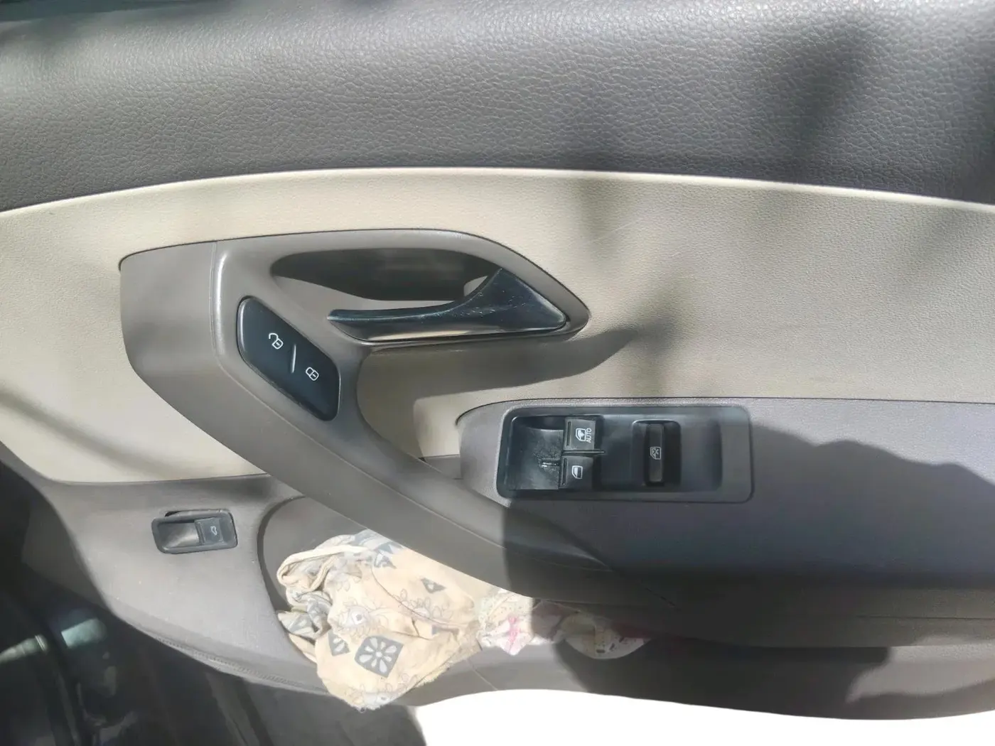 2011 Volkswagen Vento TRENDLINE 1.6, CNG, Manual, 69,000 km, interior