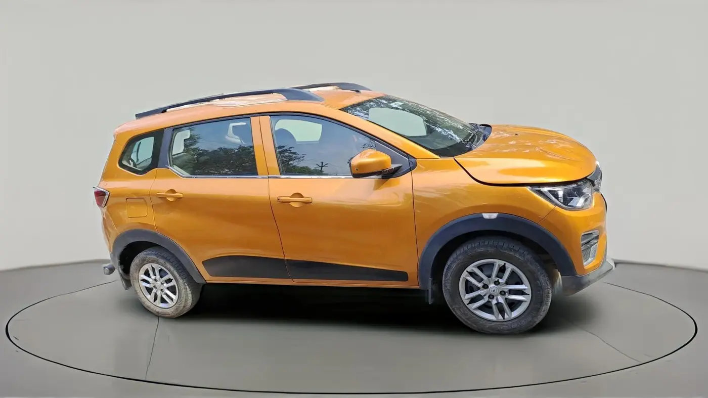 2020 Renault TRIBER RXL MT, Petrol, Manual, 2,04,547 km, exterior