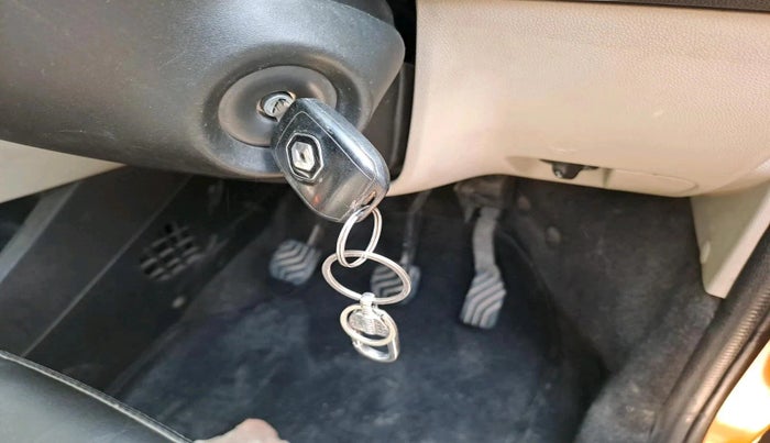 2020 Renault TRIBER RXL MT, Petrol, Manual, 2,04,547 km, interior