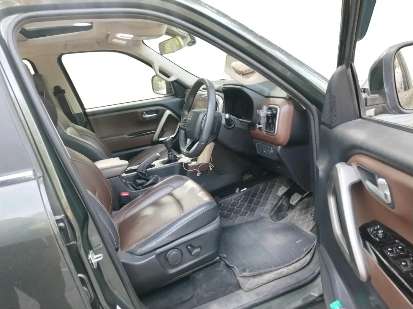 2022 Mahindra SCORPIO-N Z8 L PETROL MT 7 STR, Petrol, Manual, 60,430 km, interior