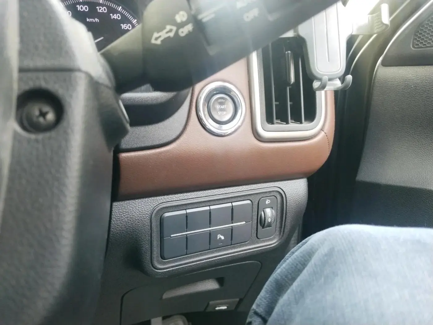 2022 Mahindra SCORPIO-N Z8 L PETROL MT 7 STR, Petrol, Manual, 60,430 km, interior
