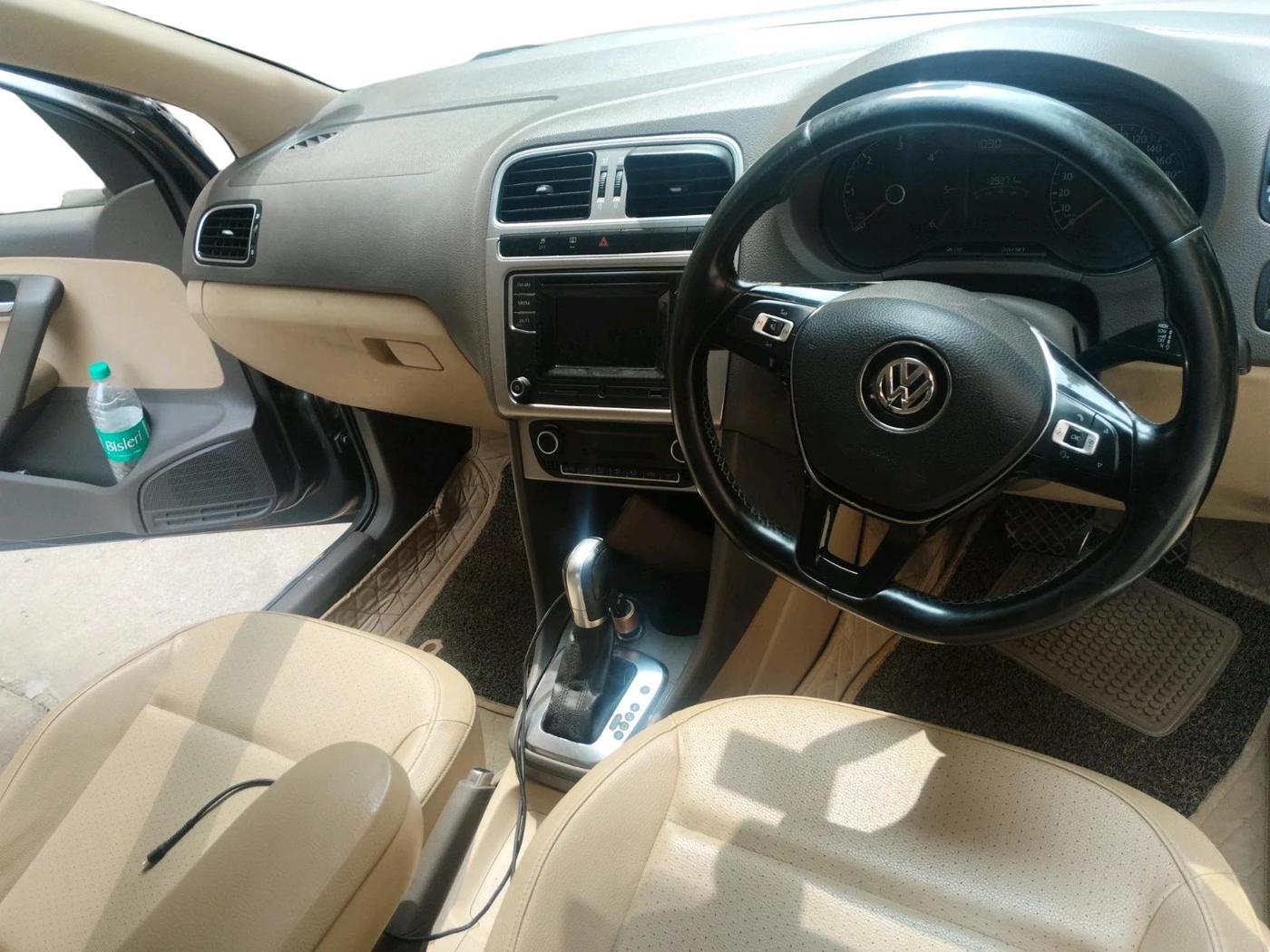2016 Volkswagen Vento HIGHLINE 1.5 AT, Diesel, Automatic, 1,39,271 km, interior
