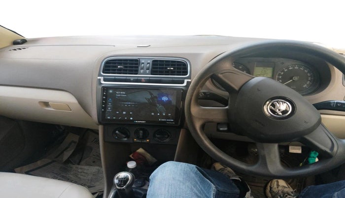 2013 Skoda Rapid AMBITION 1.6 MPI MT, Petrol, Manual, 27,366 km, interior