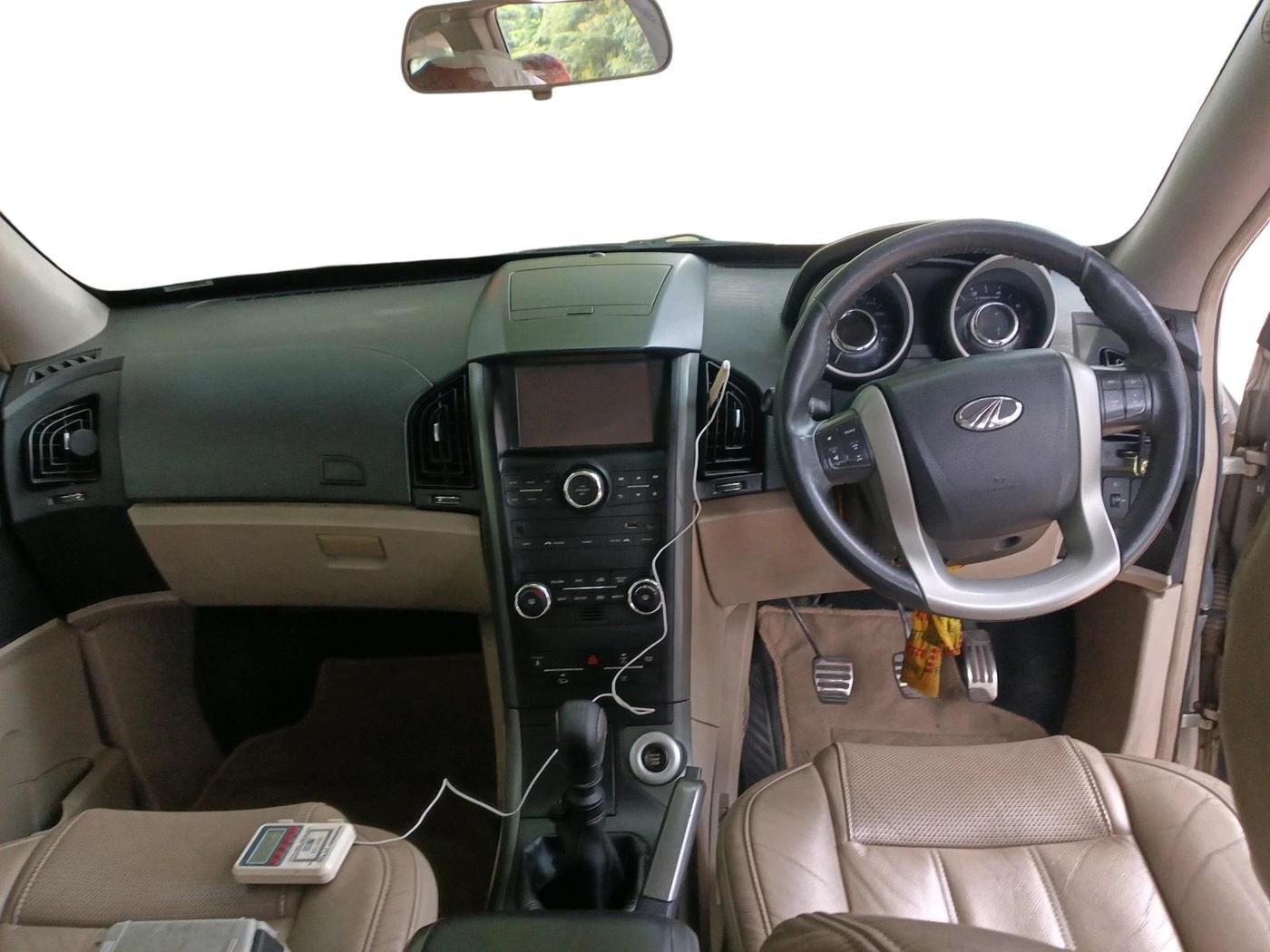 2016 Mahindra XUV500 W10 1.99, Diesel, Manual, 96,886 km, interior