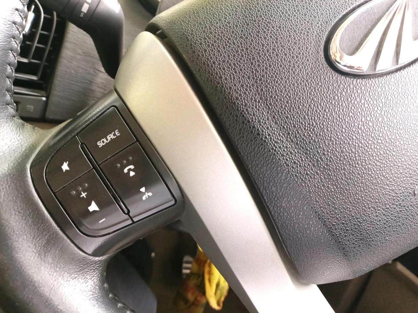 2016 Mahindra XUV500 W10 1.99, Diesel, Manual, 96,886 km, interior
