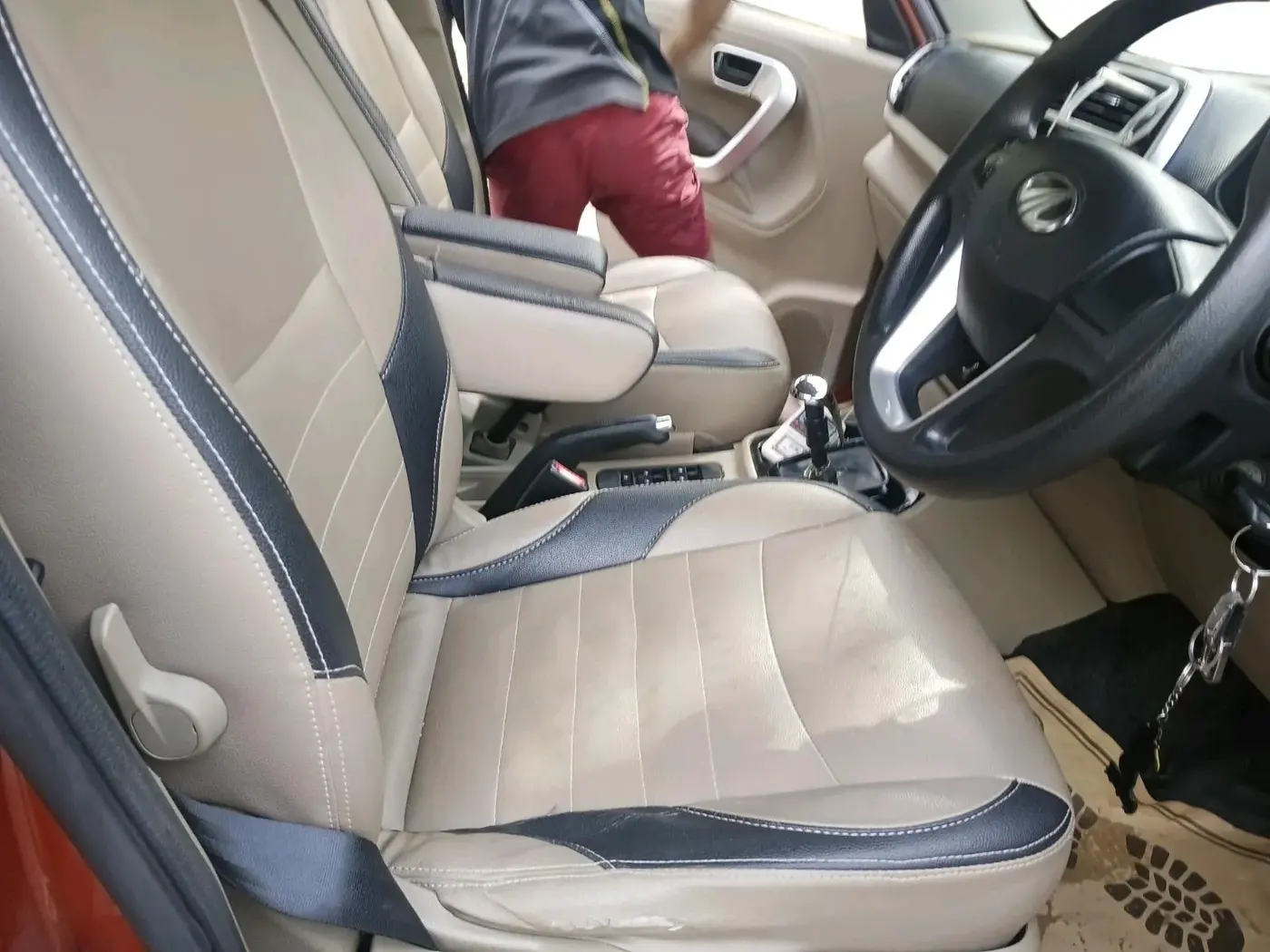 2016 Mahindra TUV300 T8 AMT, Diesel, Automatic, 82,893 km, interior