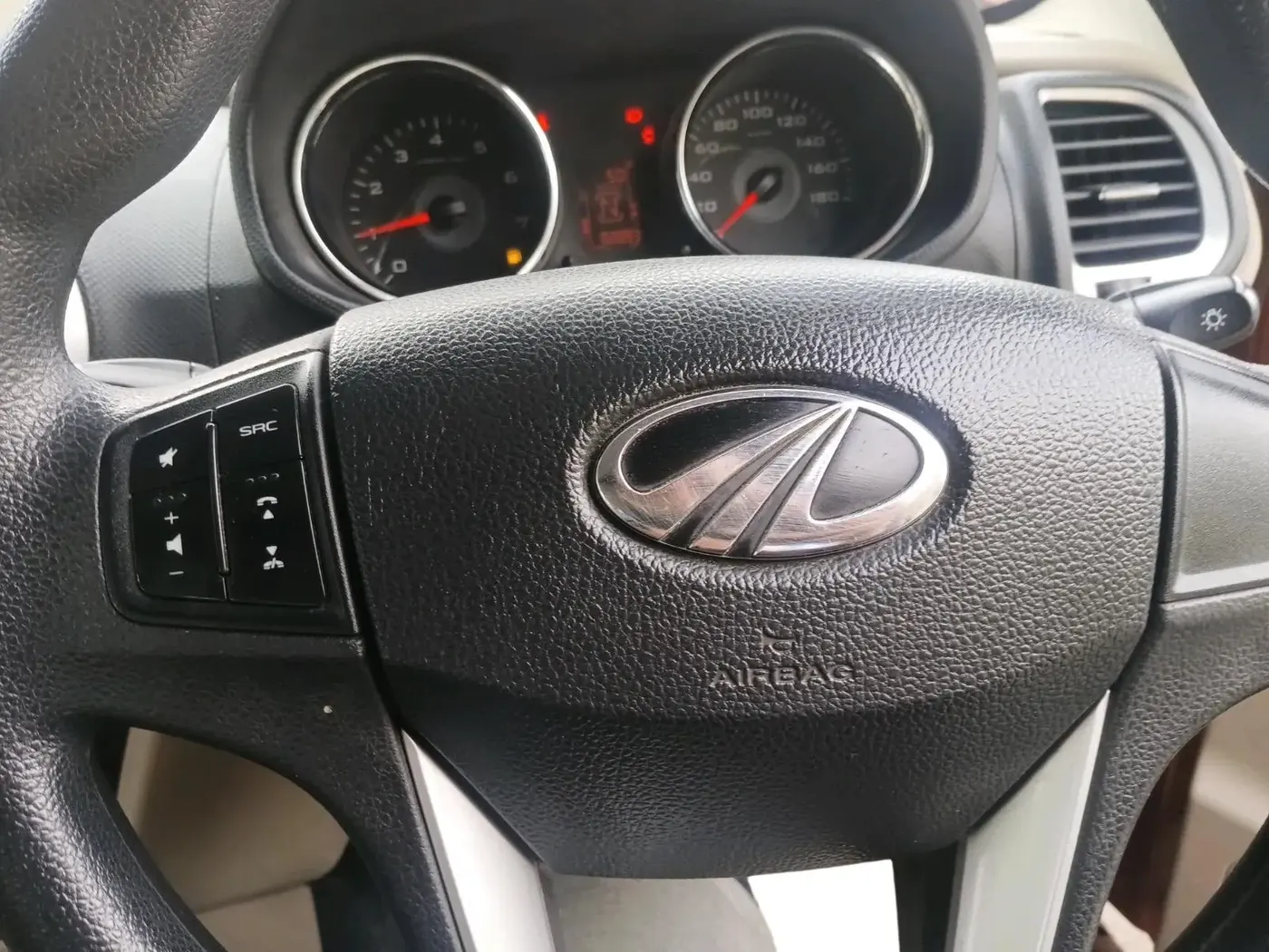 2016 Mahindra TUV300 T8 AMT, Diesel, Automatic, 82,893 km, interior