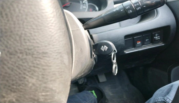 2013 Maruti Swift VXI, Petrol, Manual, 1,20,694 km, interior