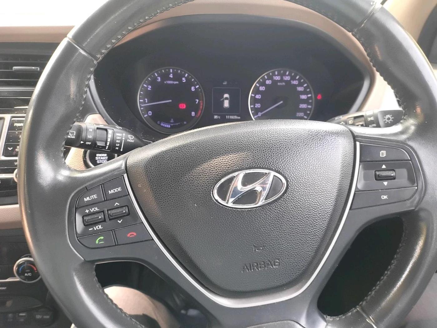2016 Hyundai Elite i20 ASTA 1.2 (O), Petrol, Manual, 1,11,926 km, interior