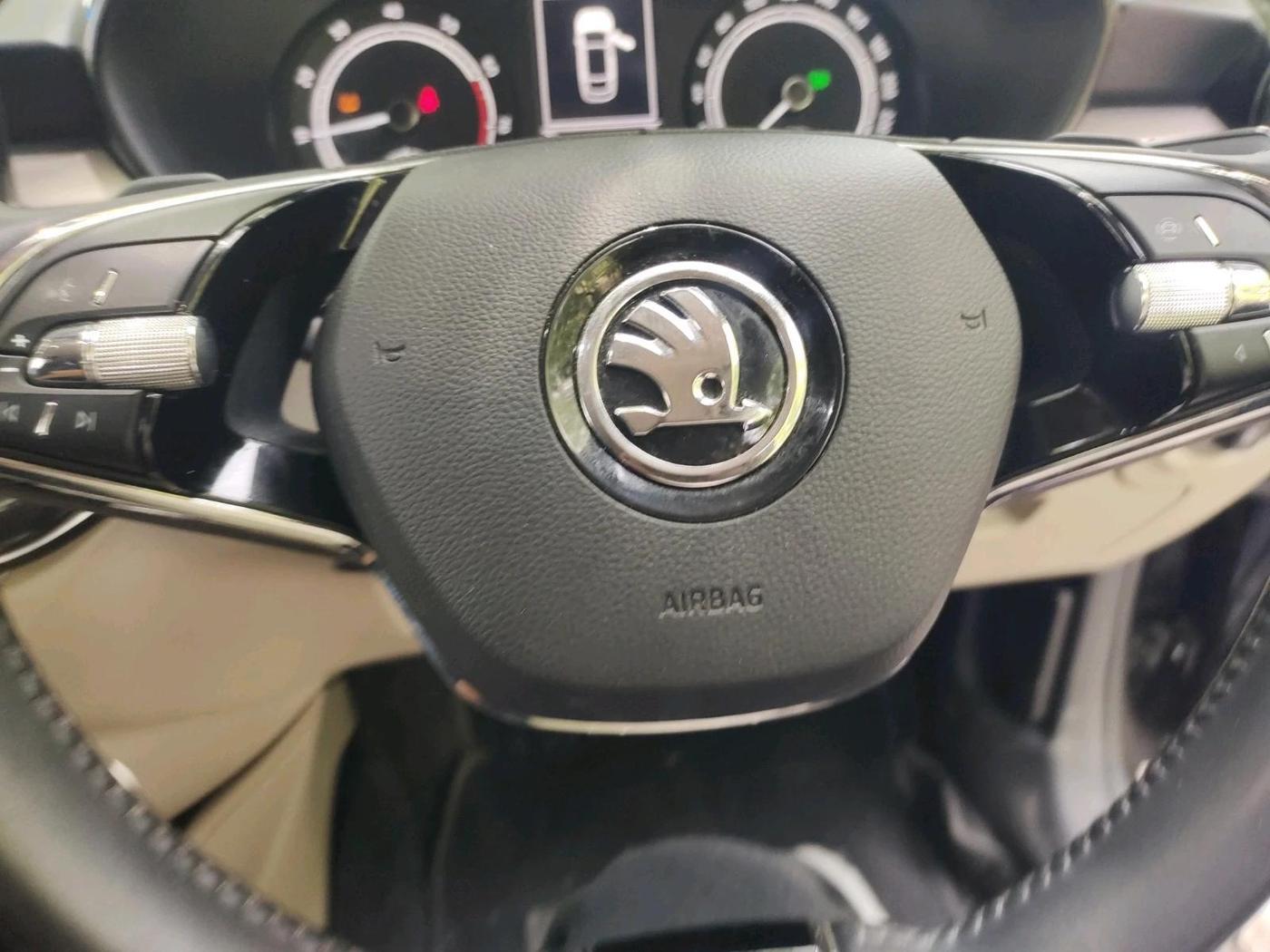 2025 Skoda SLAVIA Sportline 1.0L TSI AT, Petrol, Automatic, 17,946 km, interior