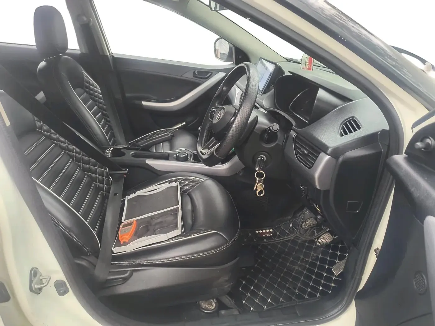 2021 Tata NEXON XE PETROL, CNG, Manual, 1,10,356 km, interior