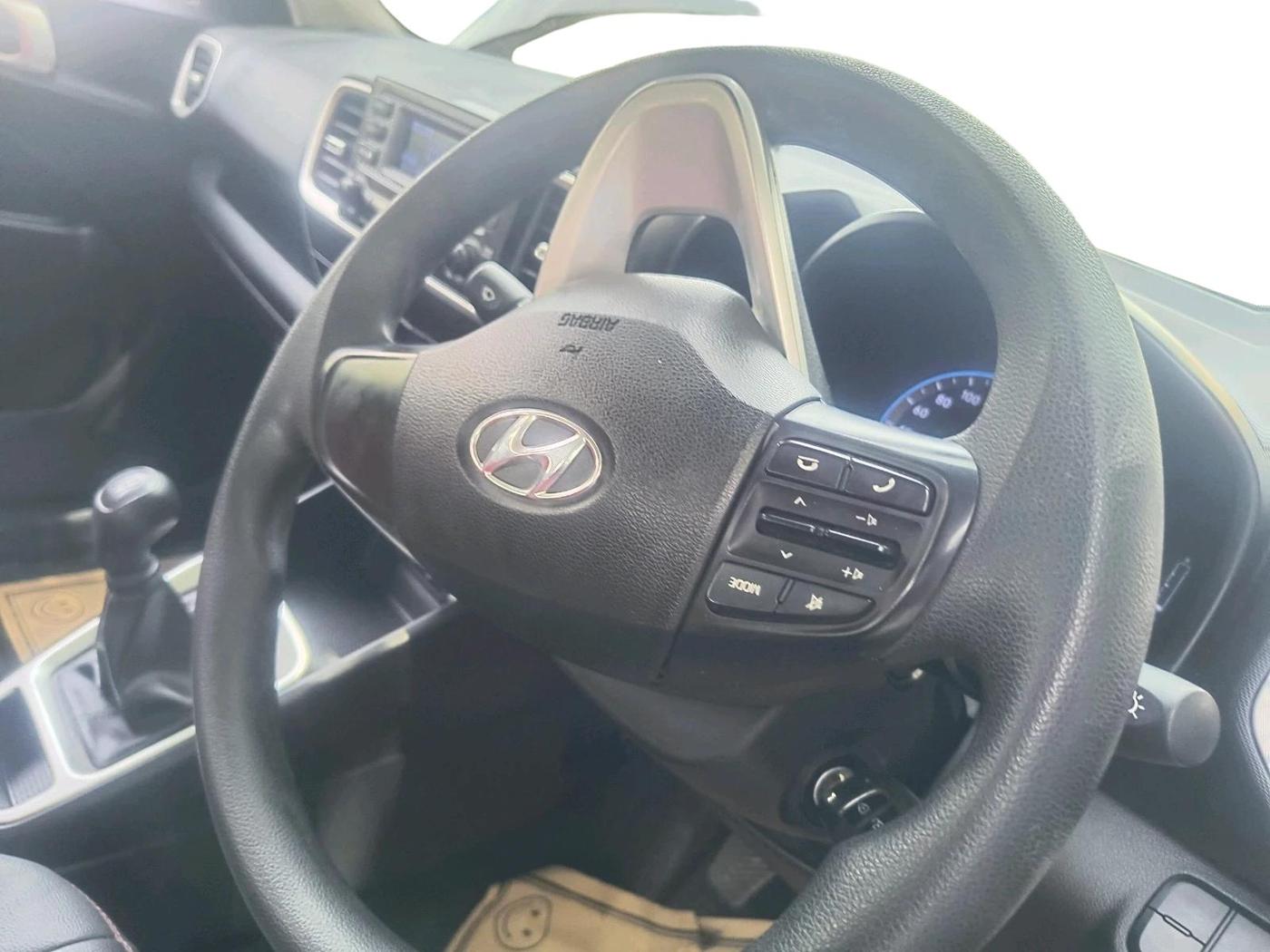 2020 Hyundai VENUE S 1.2, Petrol, Manual, 18,292 km, interior